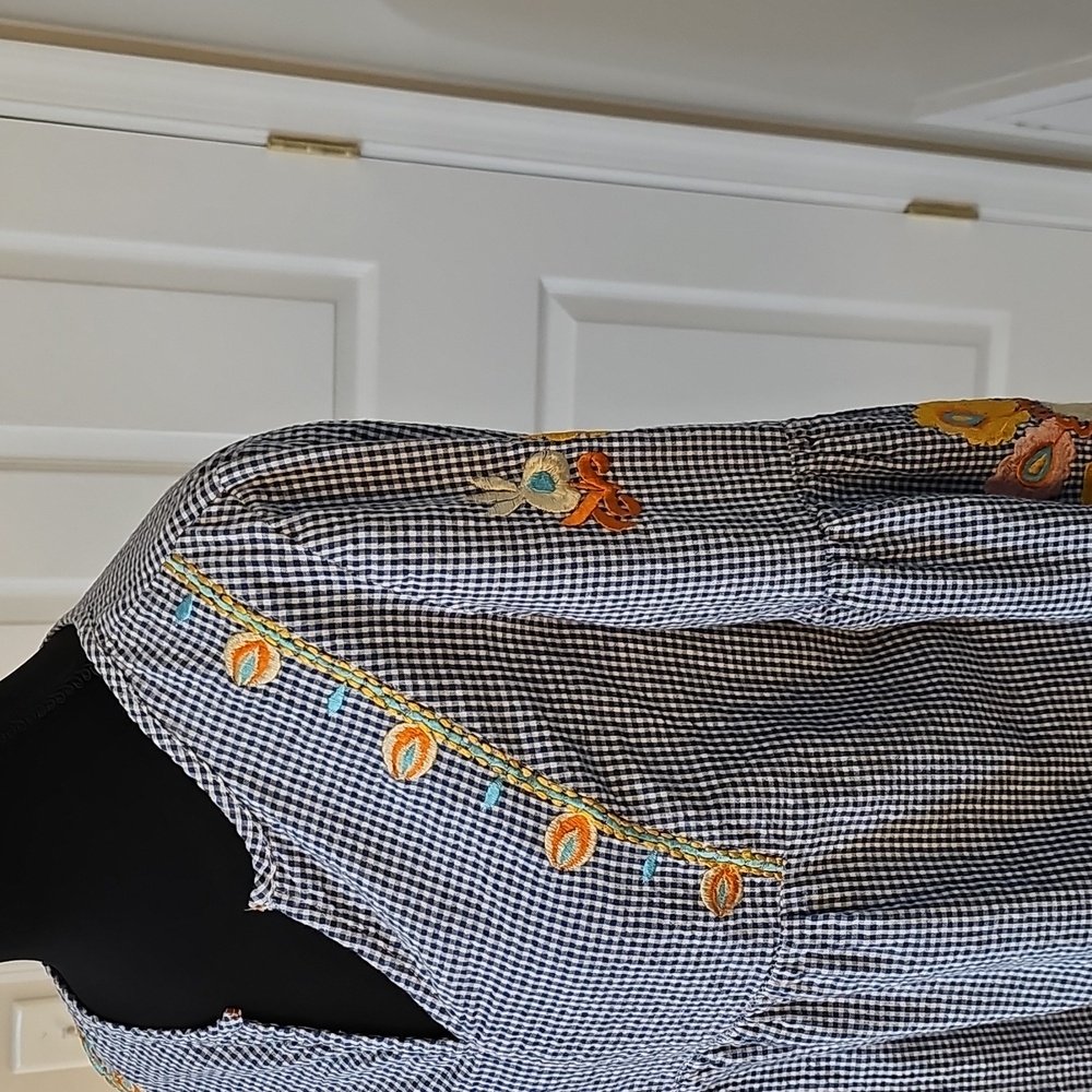 Top - Picture 5 of 16